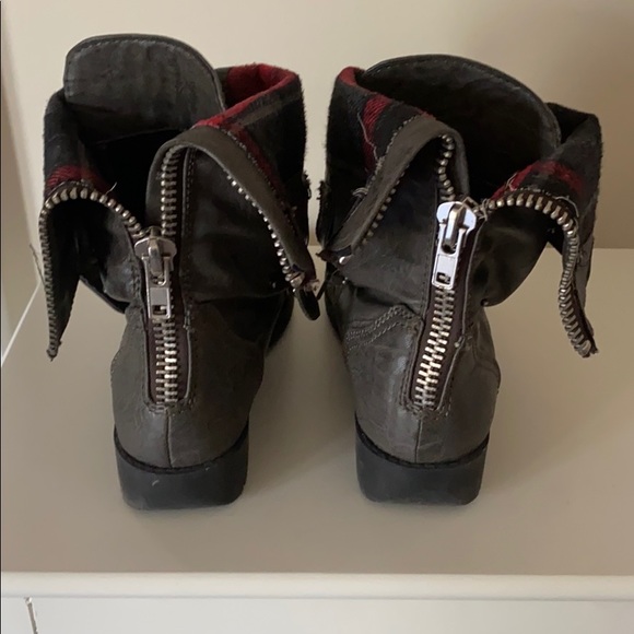 Shoes - Picture 5 of 5